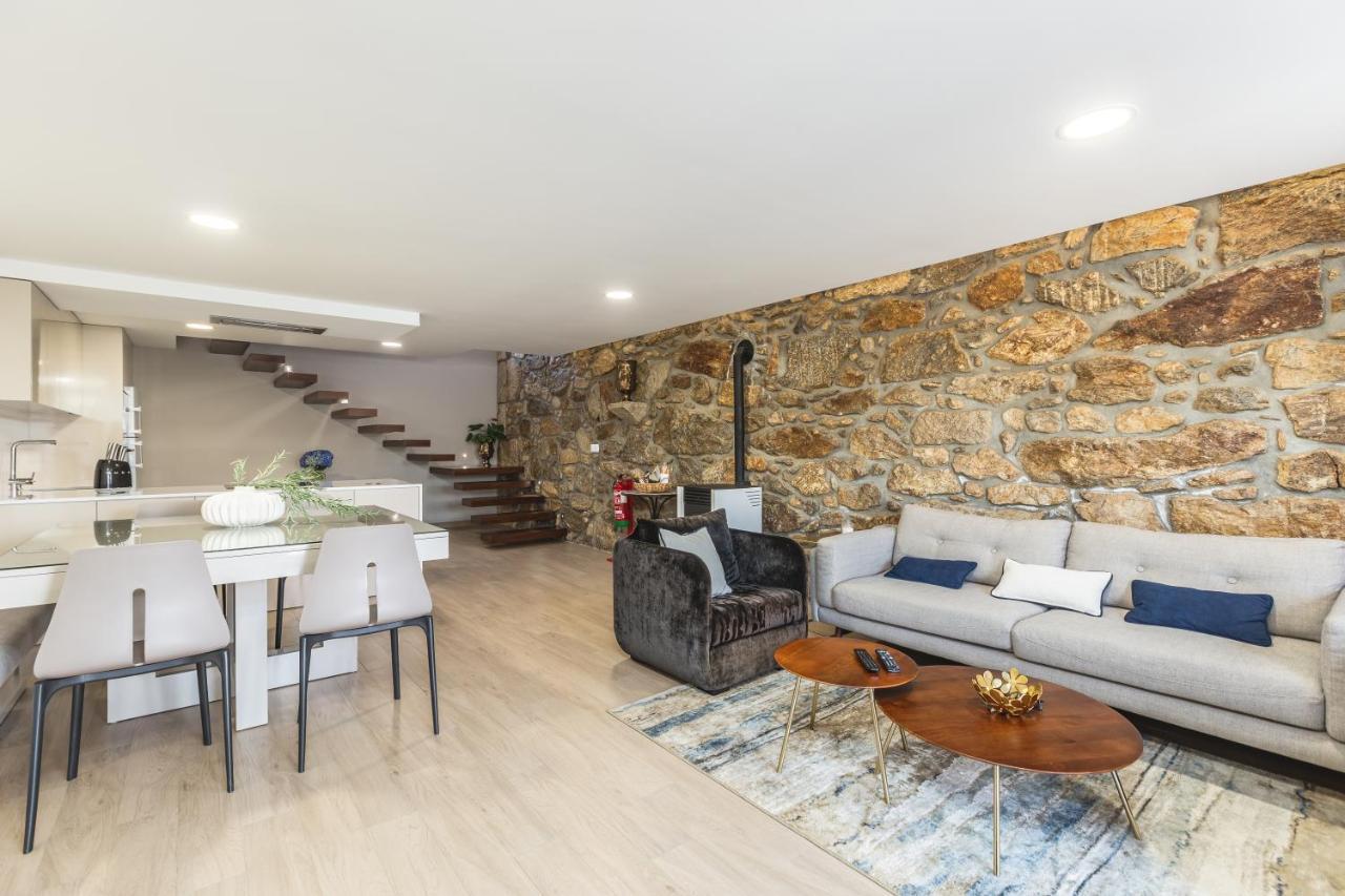 O Cervo Charm House Villa วีลาโนวา เด เซอร์เวย์รา ภายนอก รูปภาพ